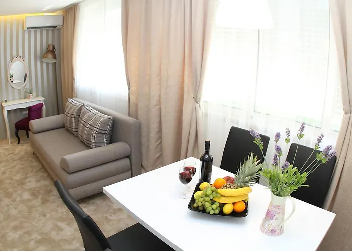 Studio Apartments Mirakul
